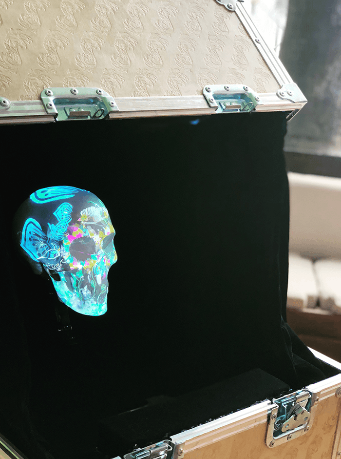The Viventi Mori projection-mapped skull installed inside its portable wooden case